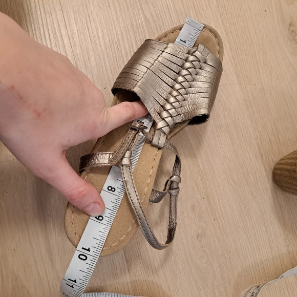 Clarks Bendables Silver Woven Wedge Adjustable Comfortable Neutral Sandals Sz 9 - Picture 10 of 10